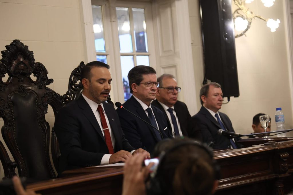 Por primera vez, un gobernador de Misiones participó en la asunción de su par correntino 3 6 - passalacqua corrientes 4 - 5