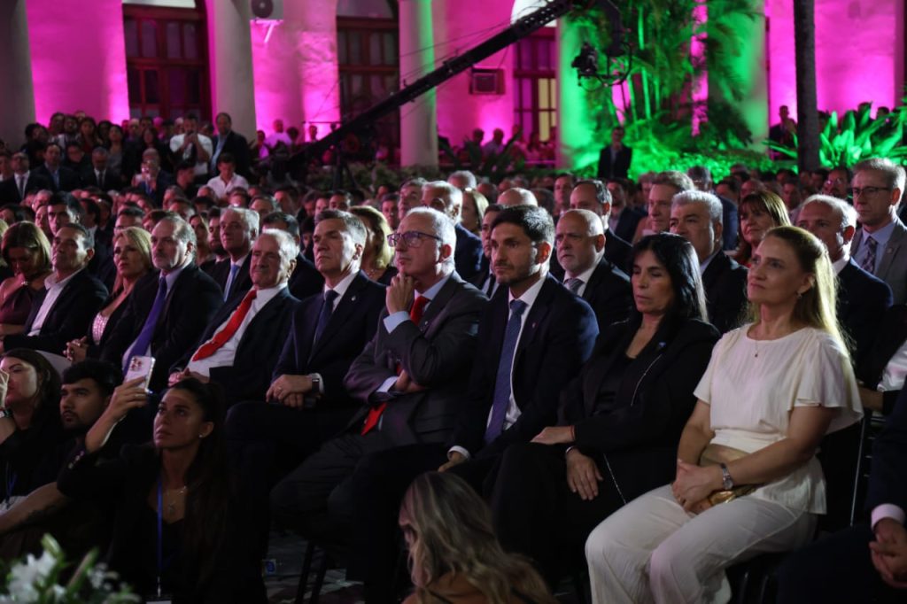 Por primera vez, un gobernador de Misiones participó en la asunción de su par correntino 6 12 - passalacqua corrientes 7 - 11