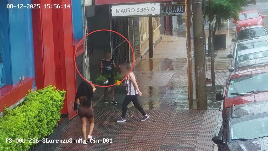 Posadas: atraparon a tres personas tras un intento de robo a una farmacia 3 6 - robo farmacia 5 - 5