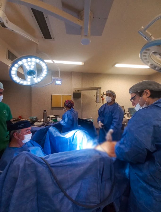 El robot Da Vinci del Madariaga marca un hito en cirugías urológicas mínimamente invasivas 13 26 - robot davinci 13 - 25