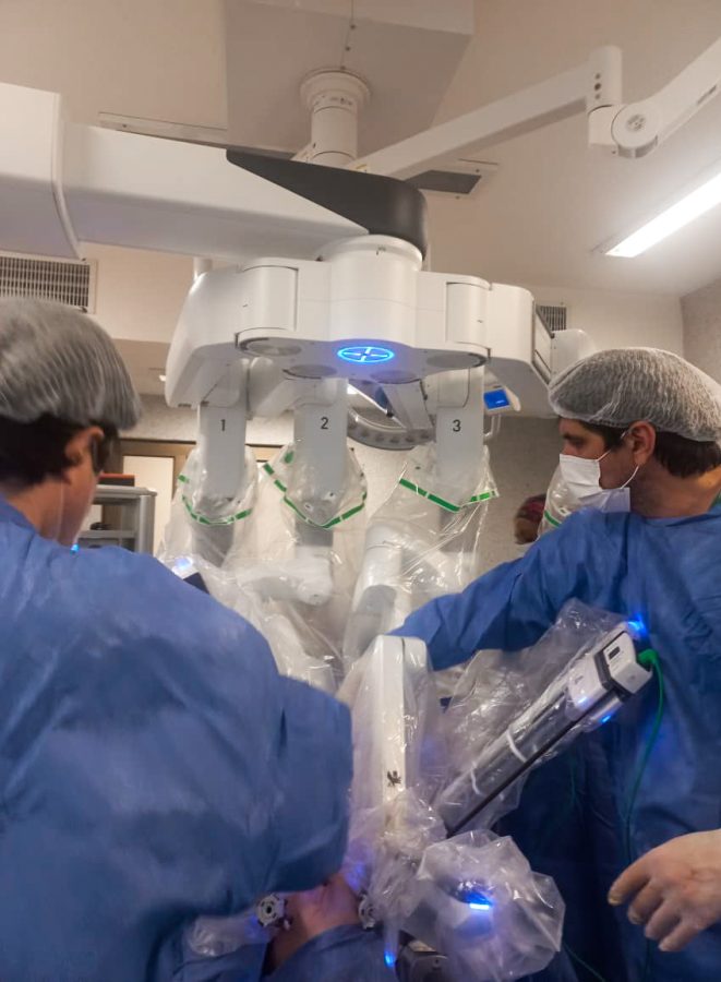 El robot Da Vinci del Madariaga marca un hito en cirugías urológicas mínimamente invasivas 14 28 - robot davinci 14 - 27