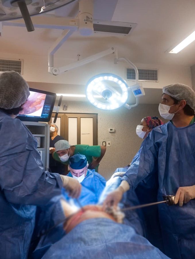 El robot Da Vinci del Madariaga marca un hito en cirugías urológicas mínimamente invasivas 15 30 - robot davinci 15 - 29