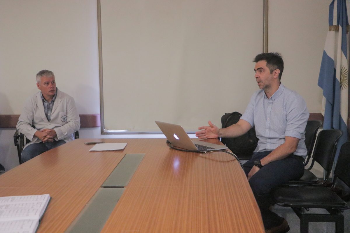 El robot Da Vinci del Madariaga marca un hito en cirugías urológicas mínimamente invasivas 8 16 - robot davinci 8 - 15