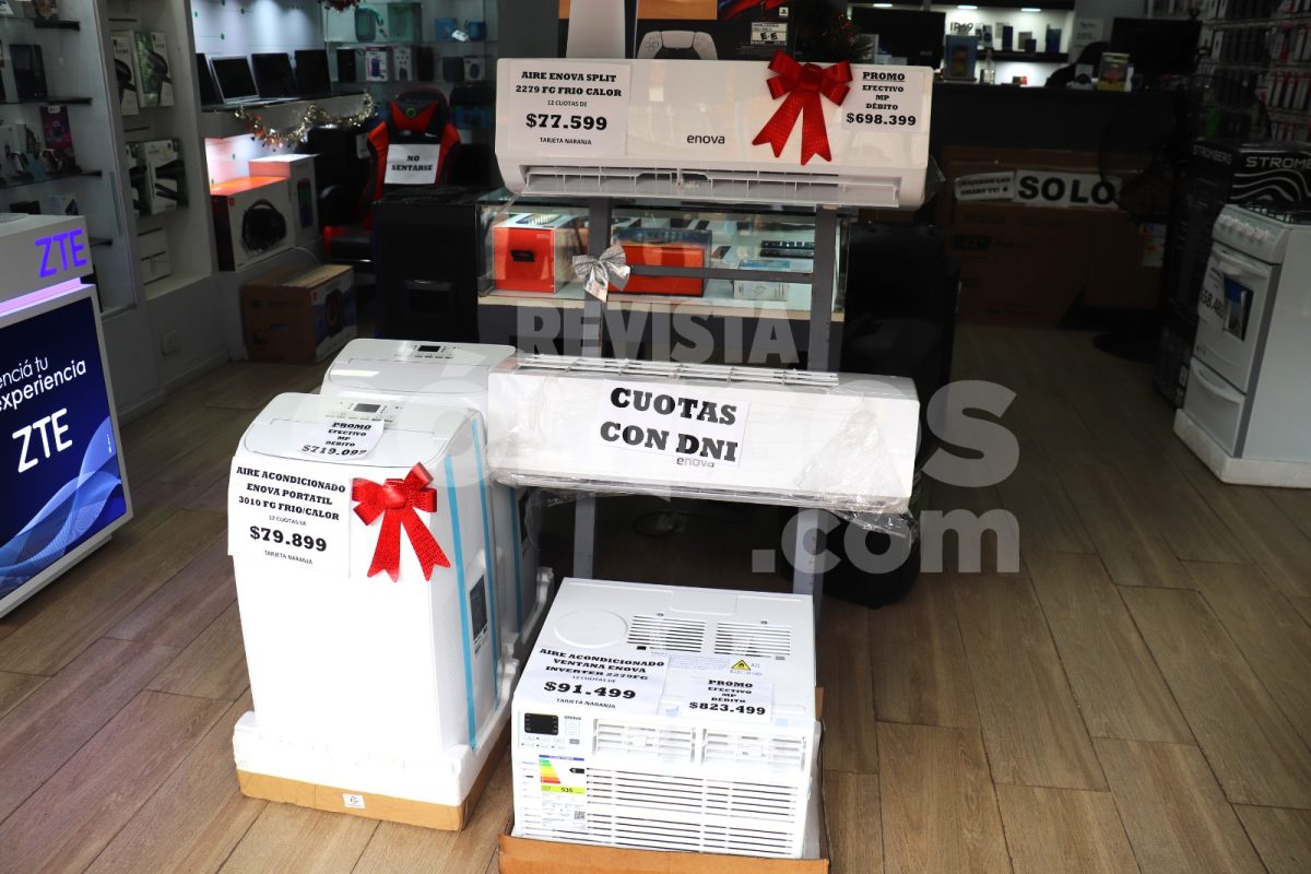 Las fiestas de fin de año y el calor impulsan un repunte de ventas en los comercios posadeños