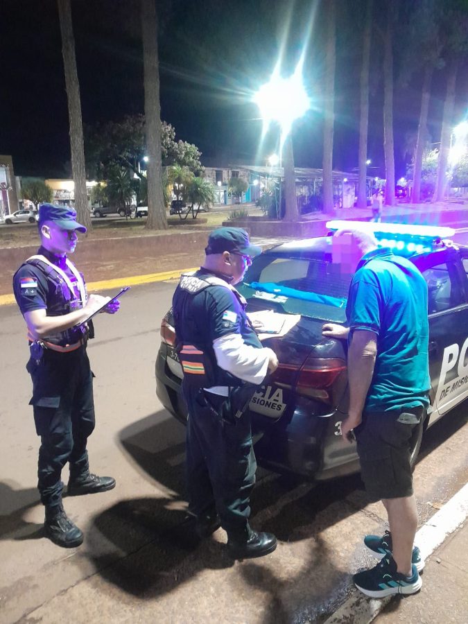 Alcohol al volante dos hombres fueron detenidos en San Vicente y Capiovi 3 - 1