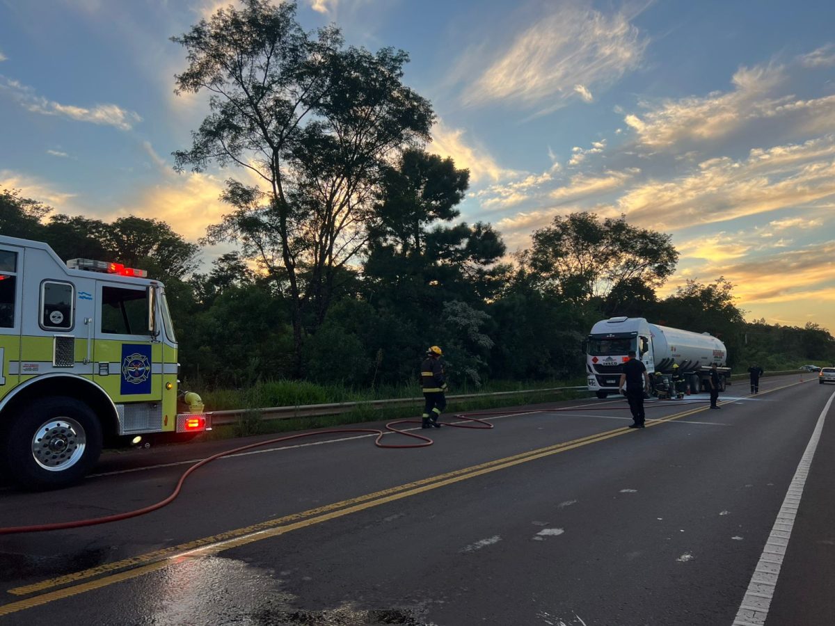 Controlaron un principio de incendio en un camión que transportaba gas propano sobre la Ruta Nacional 14 1 2 - Controlaron un principio de incendio en un camion que transportaba gas propano sobre la Ruta Nacional 14 2 - 1