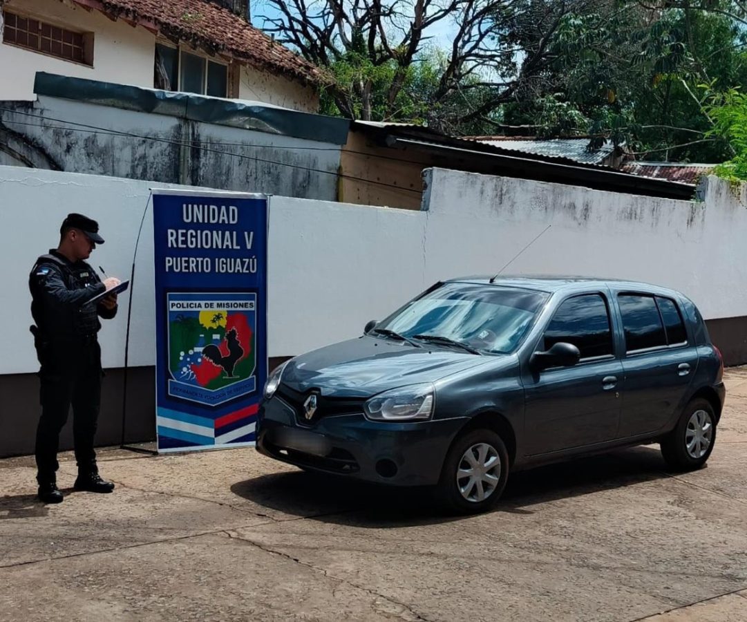 Delincuente robo dolares y fue detenido tras comprarse un auto con el botin en Iguazu 2 - 1