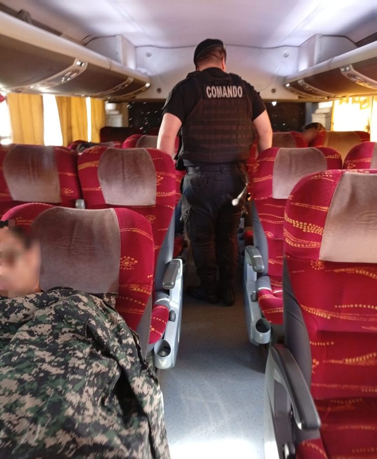 Despliegan un operativo para recapturar a un delincuente evadido de una comisaria en Santo Pipo 4 - 13