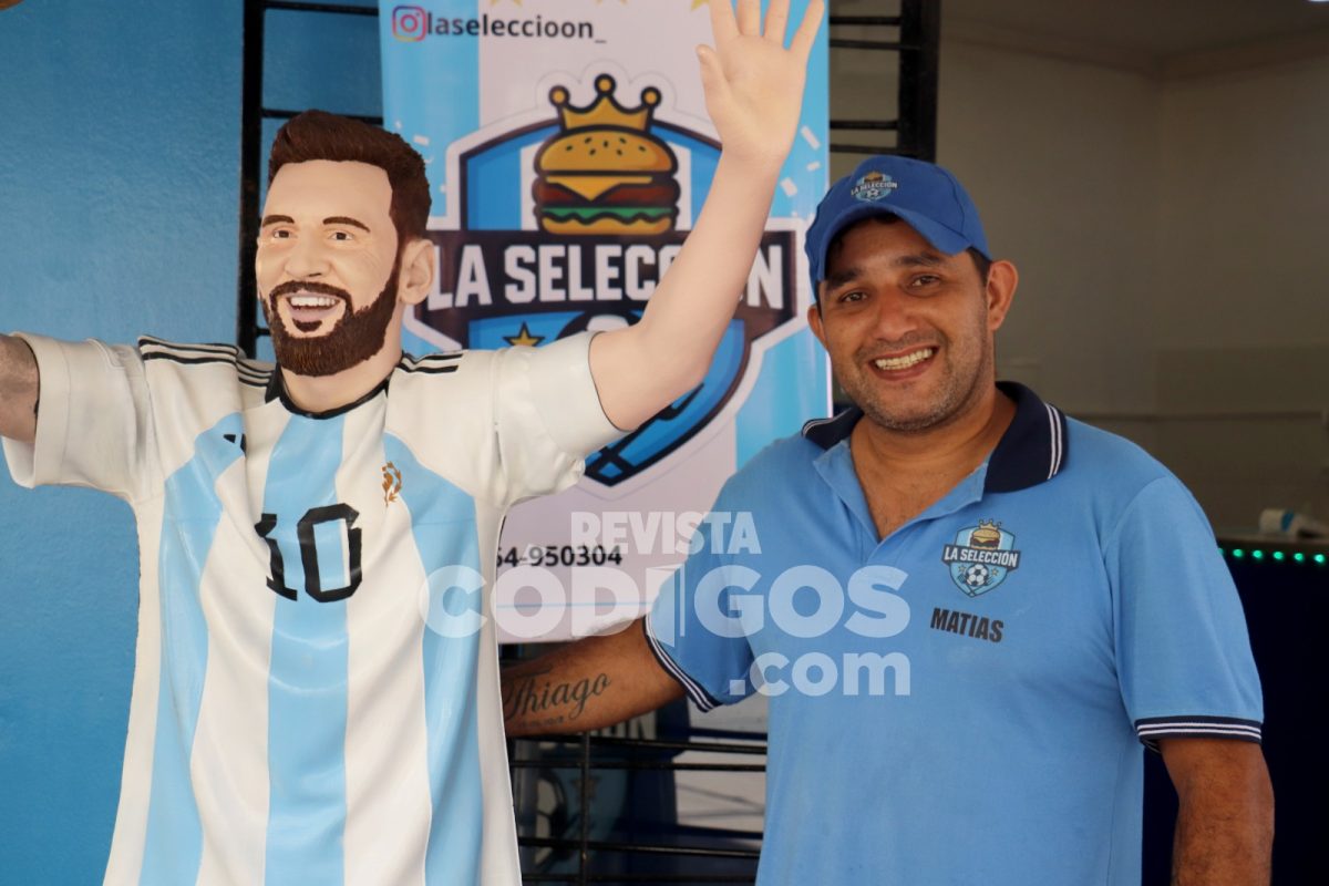 La fiebre por La Scaloneta llegó a Posadas con una figura a tamaño real de Messi 3 6 - La fiebre por La Scaloneta llego a Posadas con una figura a tamano real de Messi 5 - 5