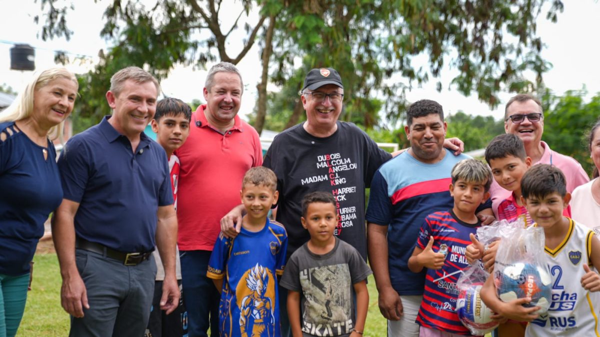 Passalacqua realizo entrega de equipamiento y supervision de obras en Alba Posse 7 - 17