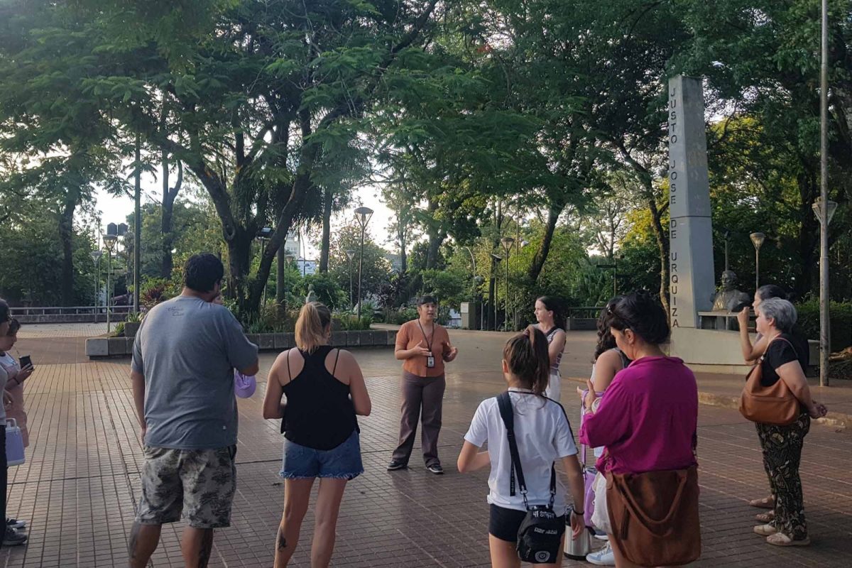 Posadenos tuvieron un encuentro con la historia en el tour de recorrido por Villa Urquiza 3 - 11