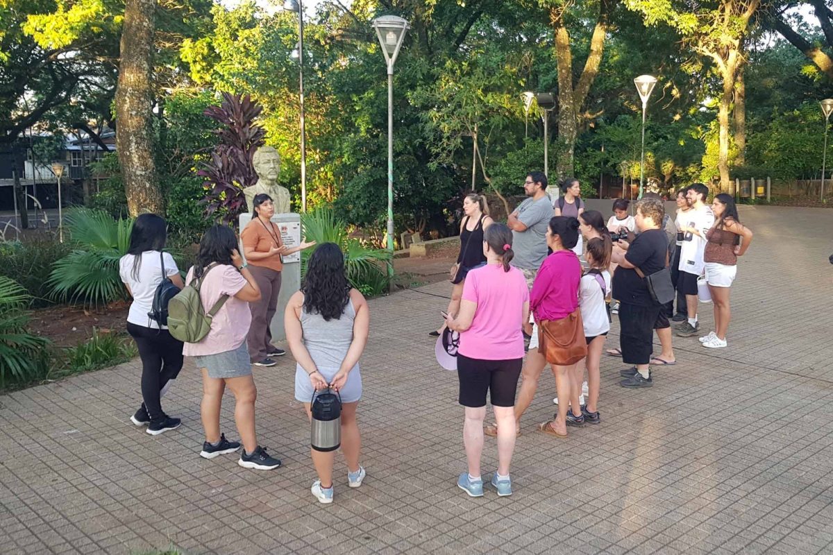 Posadenos tuvieron un encuentro con la historia en el tour de recorrido por Villa Urquiza 4 - 3
