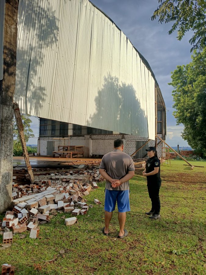 Relevaron danos ocasionados por el temporal en Colonia Aurora 4 - 1