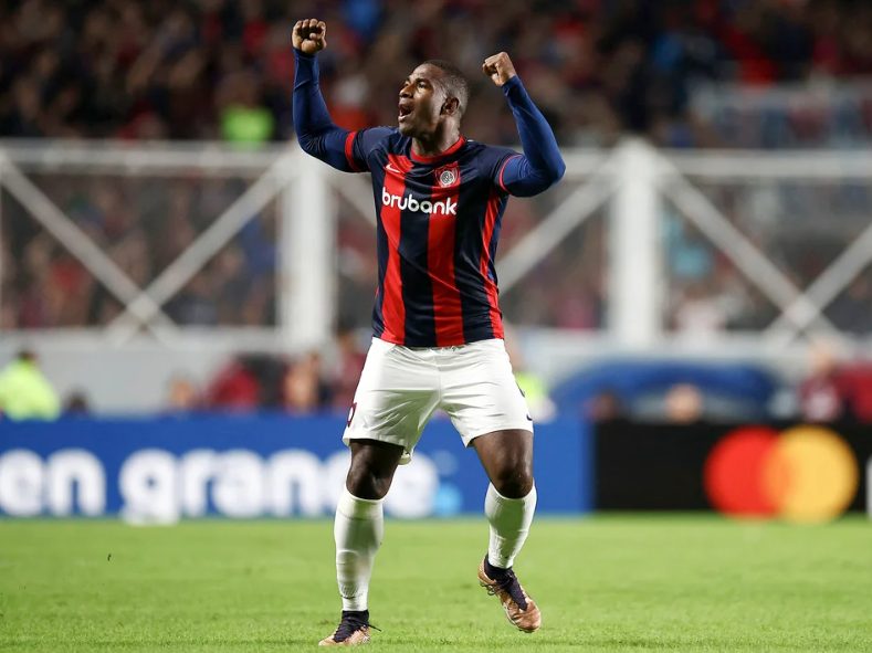 Romaña se bajó de la pretemporada y presiona para salir de San Lorenzo