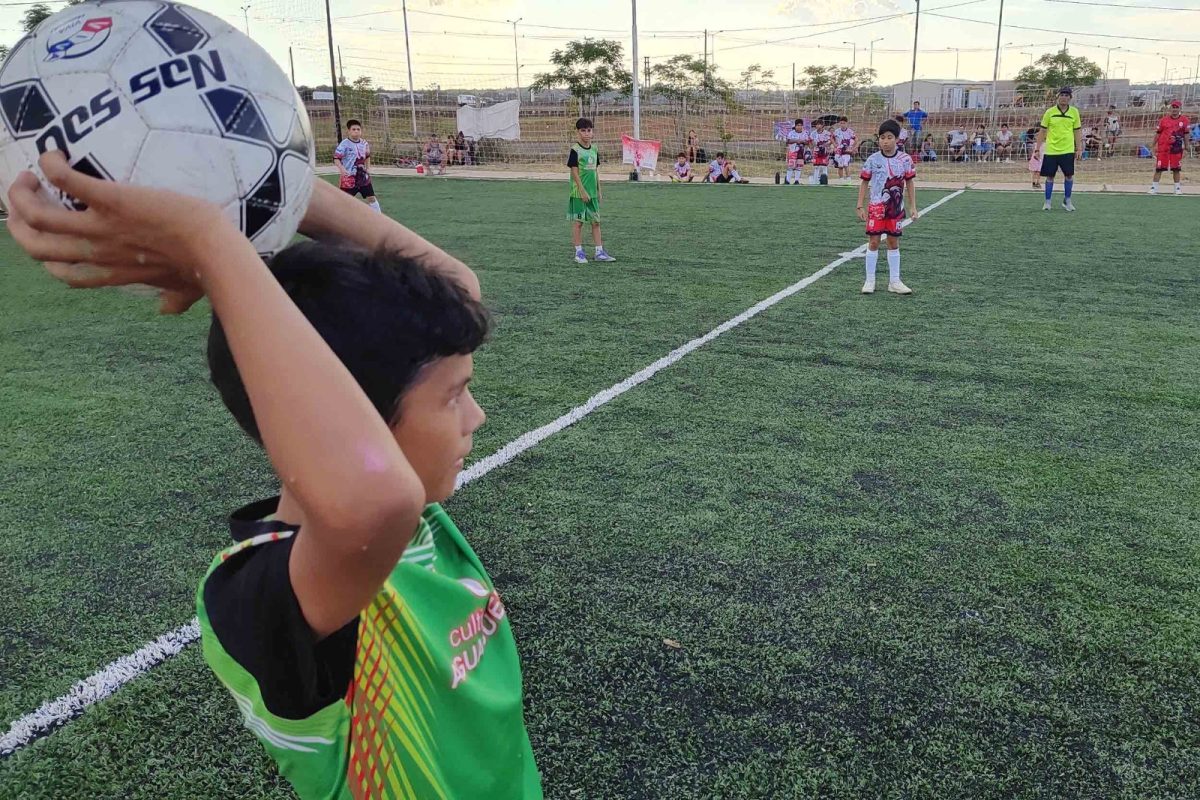 Un centenar de ninos y adolescentes participan del Torneo de Verano de Futbol Infantil en Costa Sur 6 - 1