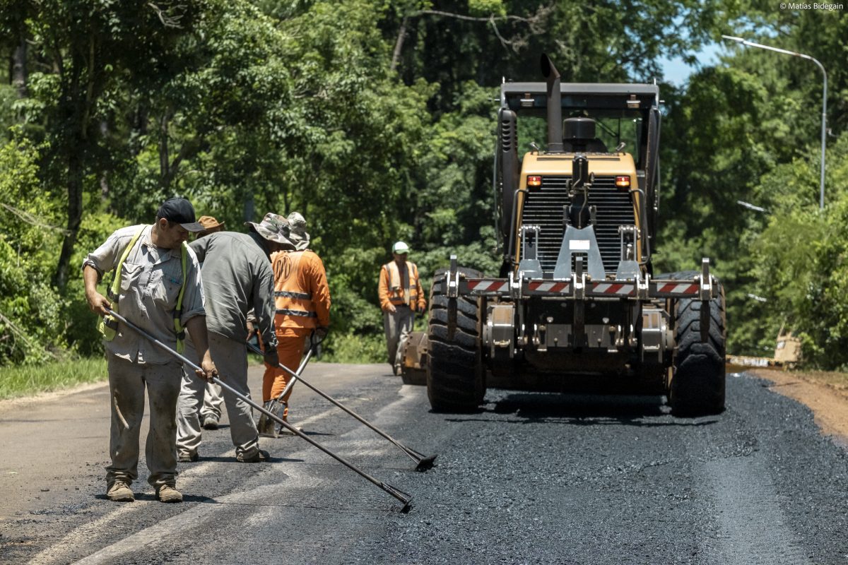 Vialidad realizo mejoras en el acceso a los Saltos del Tabay en visperas de la Fiesta del Turista en Jardin America 2 - 1