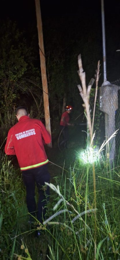 Voraz incendio consumio por completo una vivienda deshabitada en Garupa 1 - 1