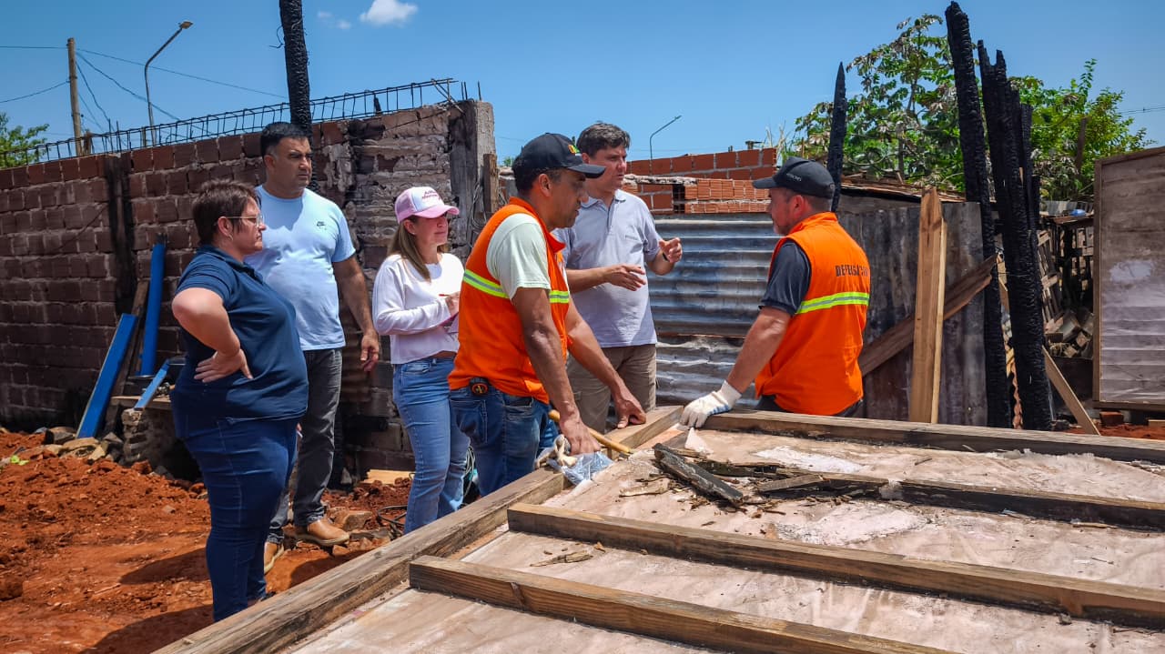 Incendio en Posadas: seis familias recibieron asistencia 5 10 - asistencia posadas 6 - 9