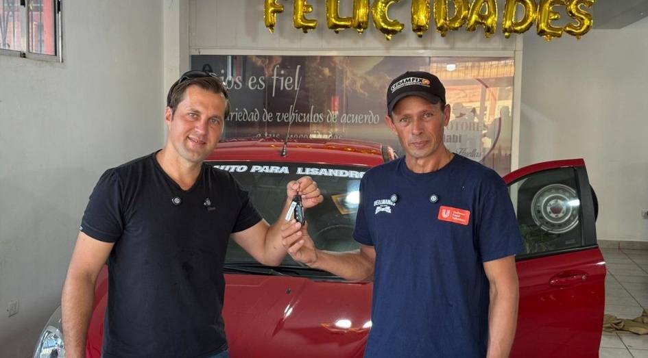 fabian con su auto