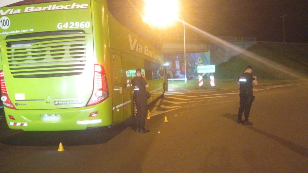 Choque entre colectivo y una camioneta en el Acceso Sur de Posadas: un menor lesionado 2 4 - posadas choque 4 - 3