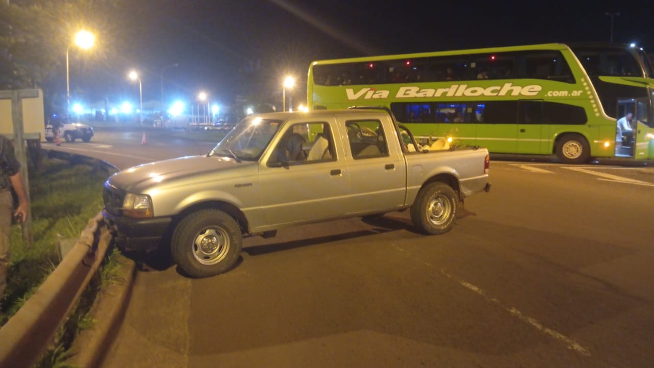 Choque entre colectivo y una camioneta en el Acceso Sur de Posadas: un menor lesionado 1 2 - posadas choque 5 - 1