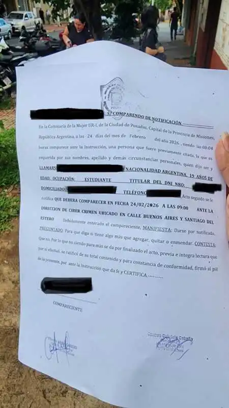 Denuncio a un Uber por pedirle un beso en la mejilla como parte de pago en Posadas - 1