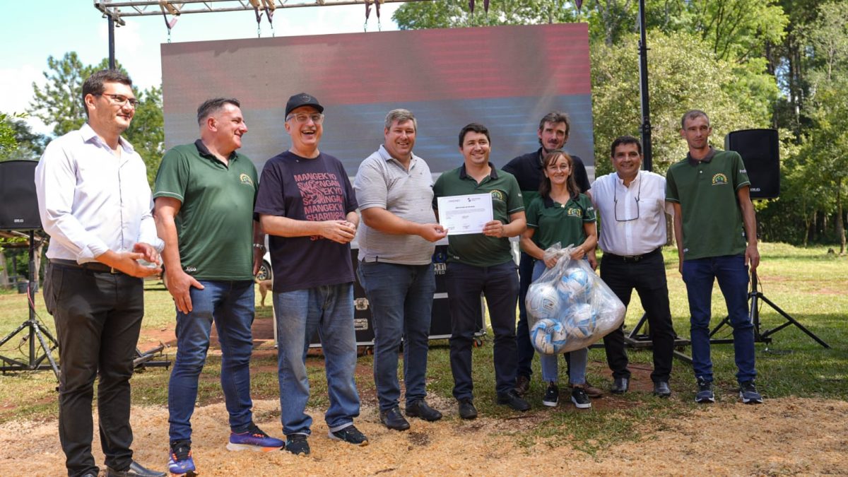 Hugo Passalacqua destaco el rol de las EFAs y entrego equipamiento educativo en Caa Yari 11 - 9