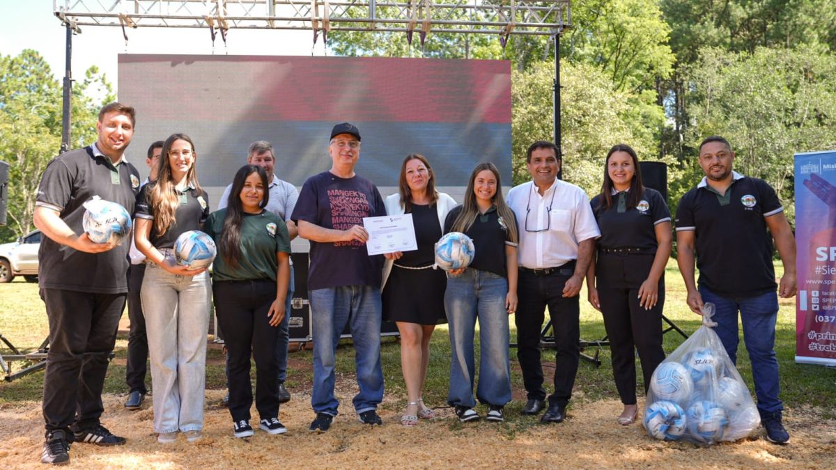 Hugo Passalacqua destaco el rol de las EFAs y entrego equipamiento educativo en Caa Yari 5 - 19