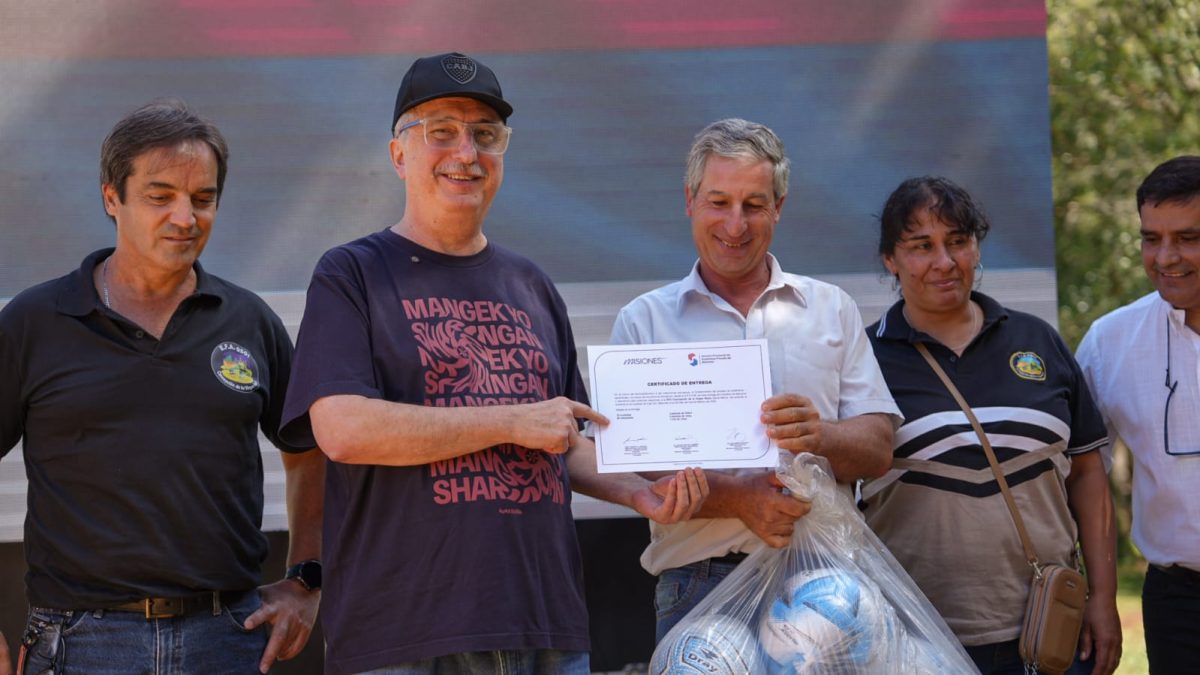 Hugo Passalacqua destaco el rol de las EFAs y entrego equipamiento educativo en Caa Yari 8 - 11