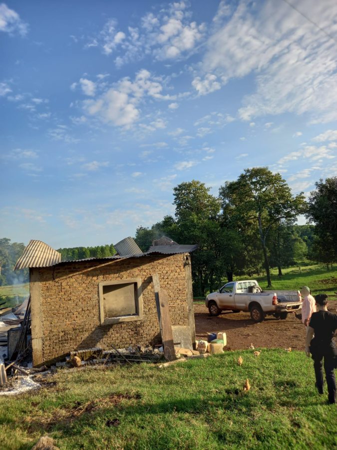 Incendio total de galpon sin personas lesionadas en Jardin America 1 - 1