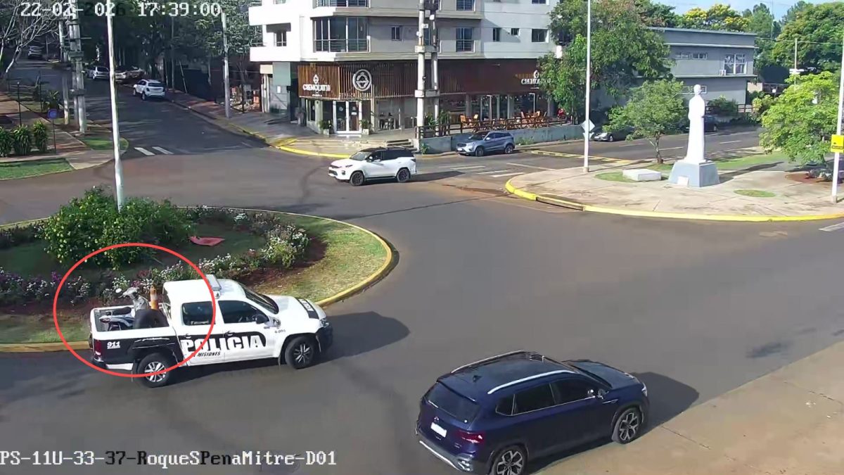 Lo detuvieron por usar el celular mientras conducía y no llevar casco en Posadas 3 6 - Lo detuvieron por usar el celular mientras conducia en Posadas 2 - 5