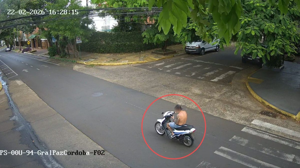 Lo detuvieron por usar el celular mientras conducía y no llevar casco en Posadas 2 4 - Lo detuvieron por usar el celular mientras conducia en Posadas 3 - 3