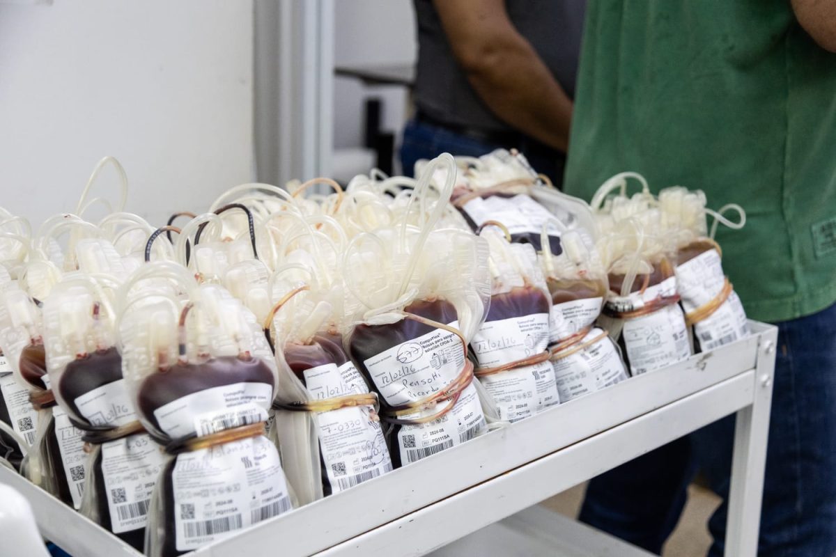 Passalacqua entrego un nuevo movil al Banco de Sangre y destaco la inversion en salud publica 7 - 11