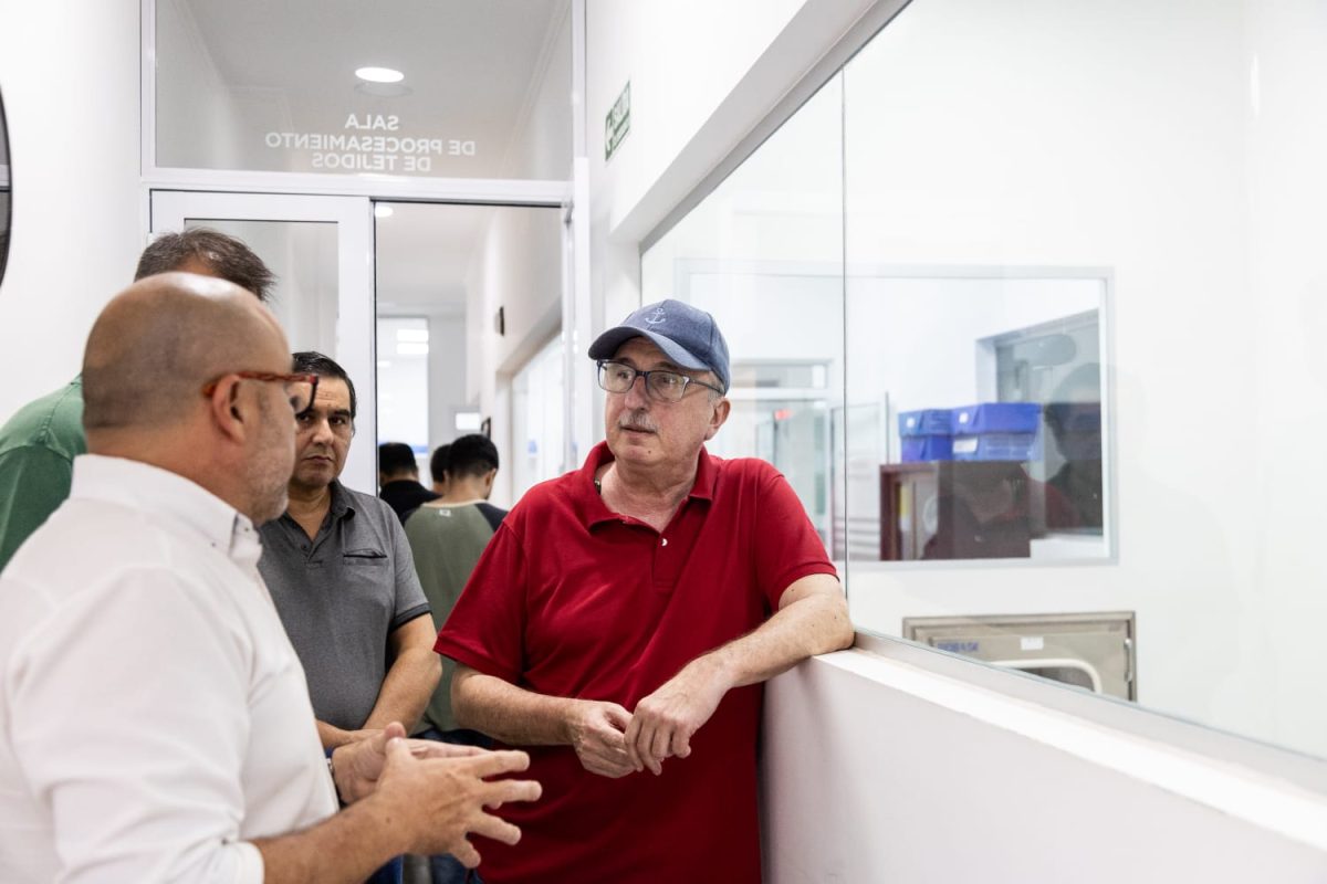 Passalacqua entrego un nuevo movil al Banco de Sangre y destaco la inversion en salud publica 9 - 7