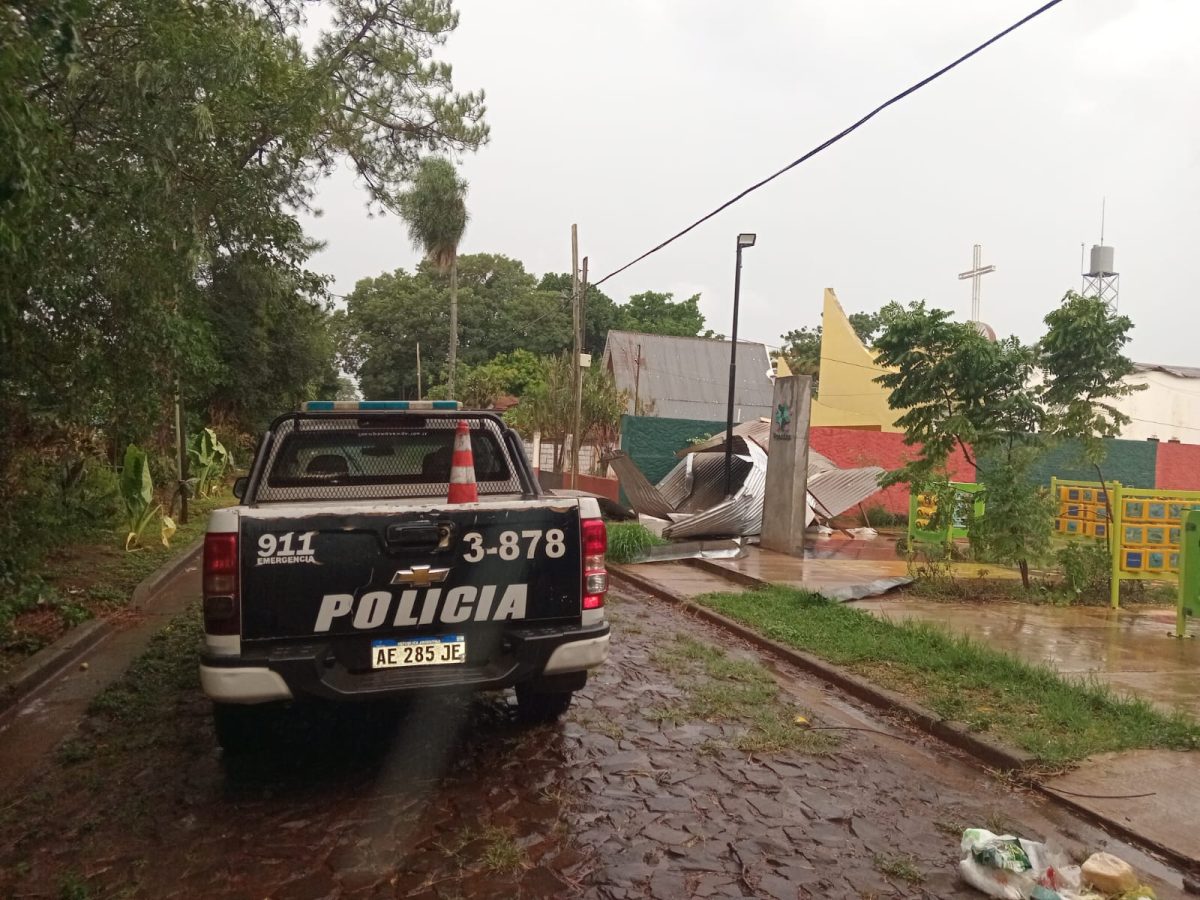 Tareas de relevamiento y operativos de prevencion tras el temporal en Posadas 12 - 5