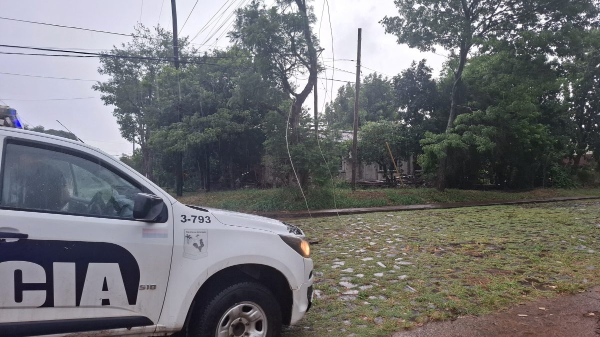 Tareas de relevamiento y operativos de prevencion tras el temporal en Posadas 4 - 19