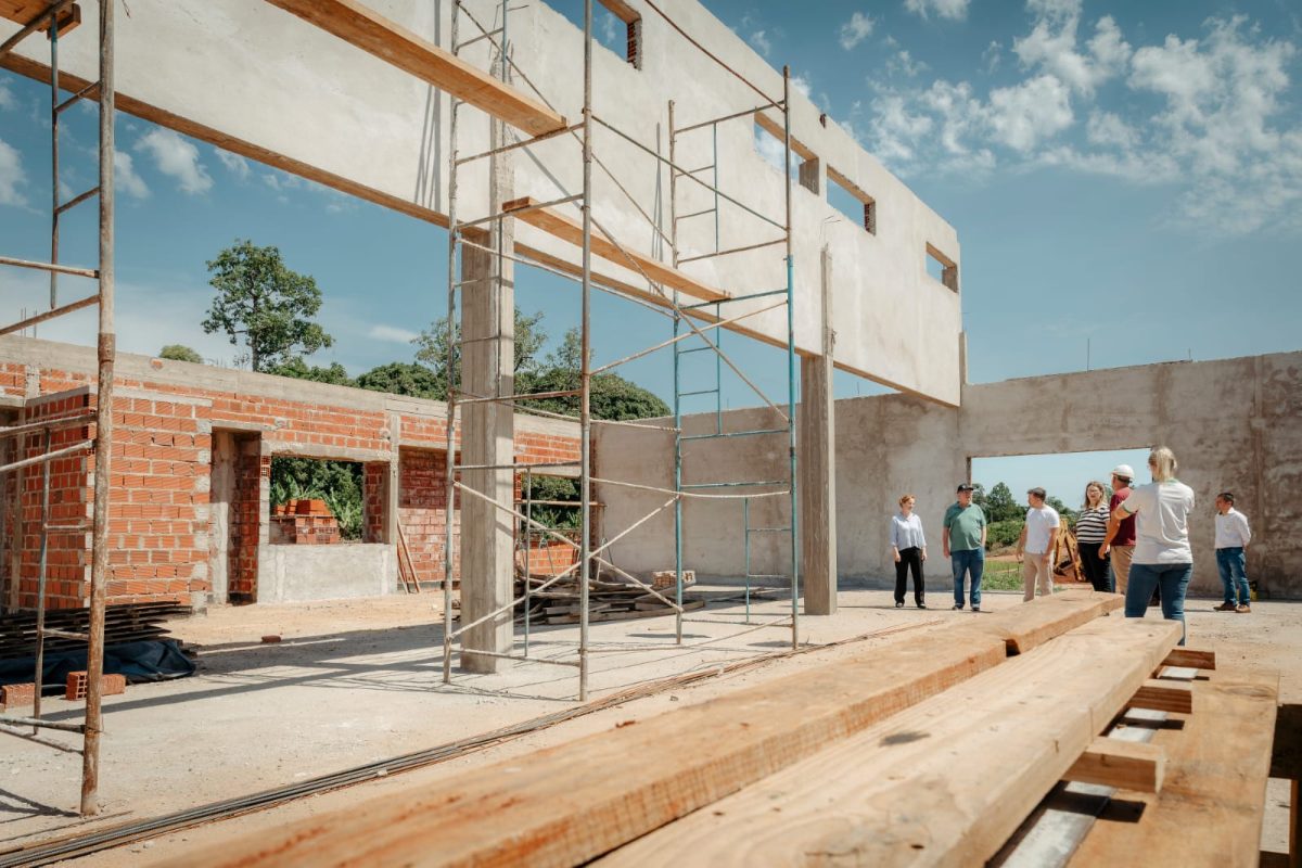 Passalacqua supervisó el avance del nuevo edificio de la EPET 53 en Alberdi 4 8 - passalacqua 5 - 7