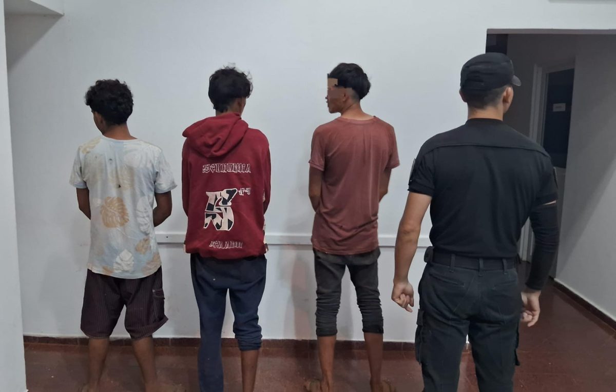 policiales detenidos 3 - 5