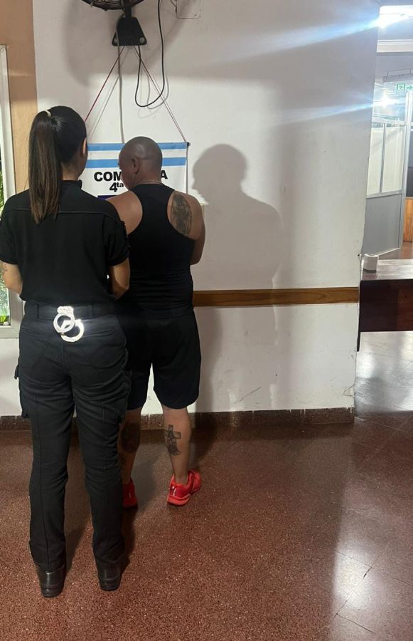 policiales detenidos 4 - 7