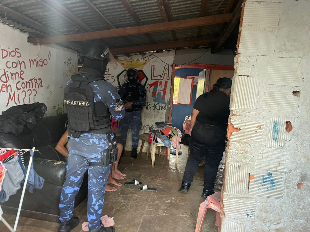 tres detenidos posadas 4 - 5