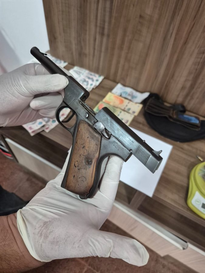 Armado y con drogas, detuvieron a un involucrado en dos robos millonarios en Iguazú 1 2 - Armado y con drogas detuvieron a un involucrado en dos robos millonarios en Iguazu 3 - 1