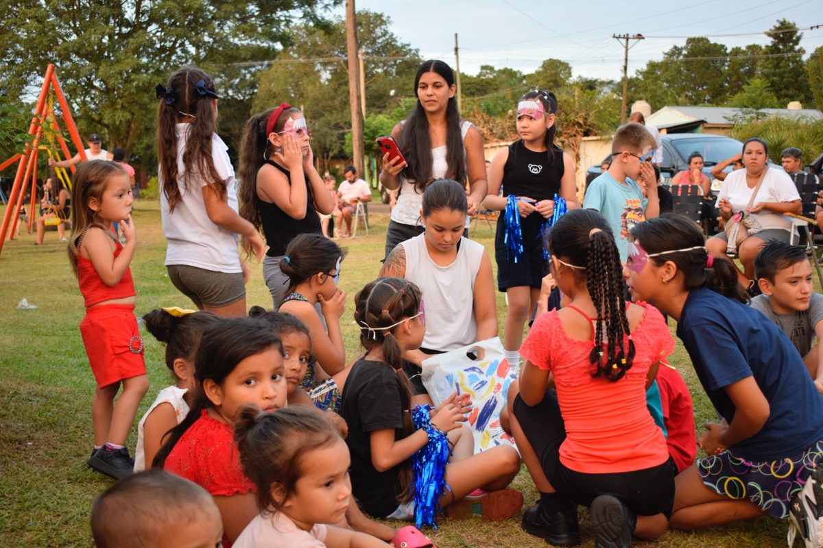 Con musica y talleres Villa Bonita presento sus actividades 2026 en el SUM 3 - 7