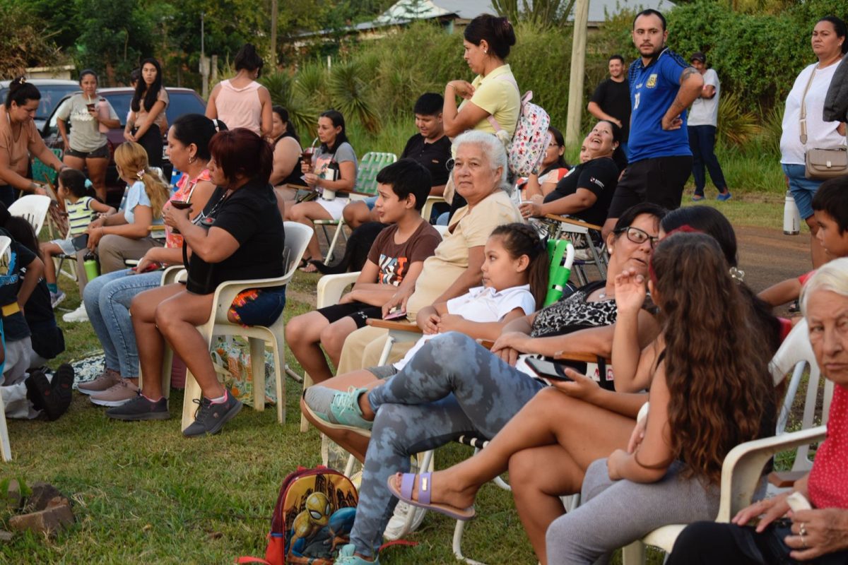 Con musica y talleres Villa Bonita presento sus actividades 2026 en el SUM 5 - 3