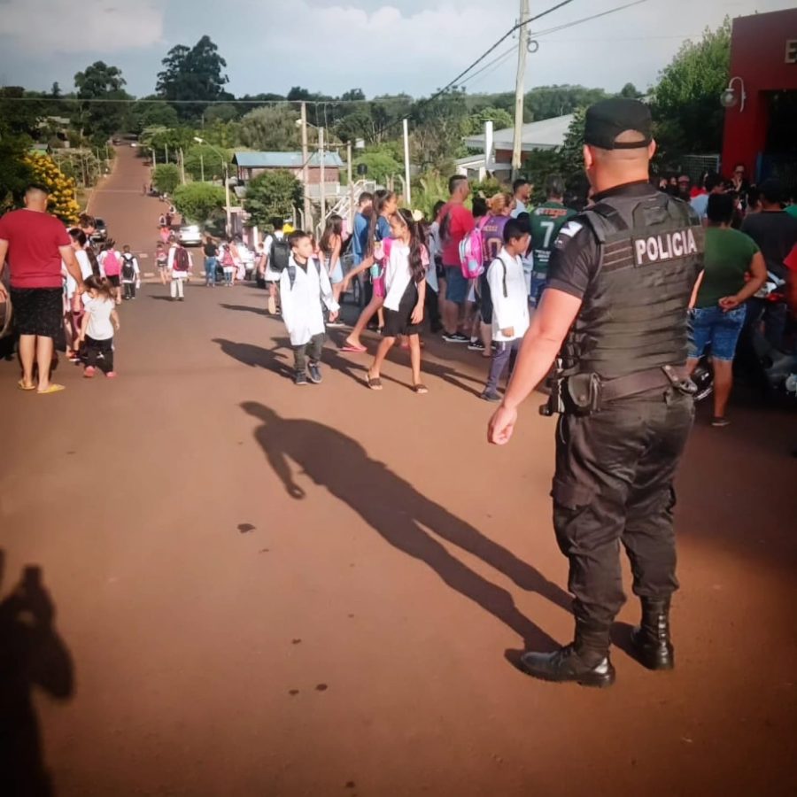 Continuan los operativos policiales para proteger a estudiantes en horarios escolares 4 - 1