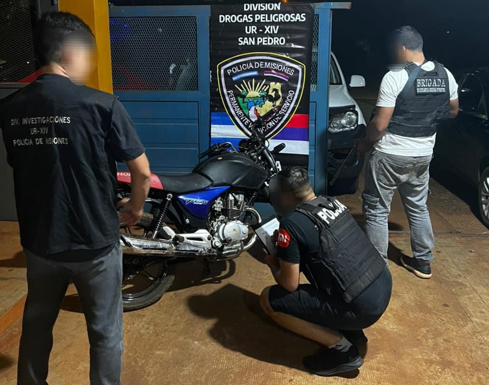 Desvalijo un comercio y robo una moto en San Pedro lo detuvieron 2 - 1