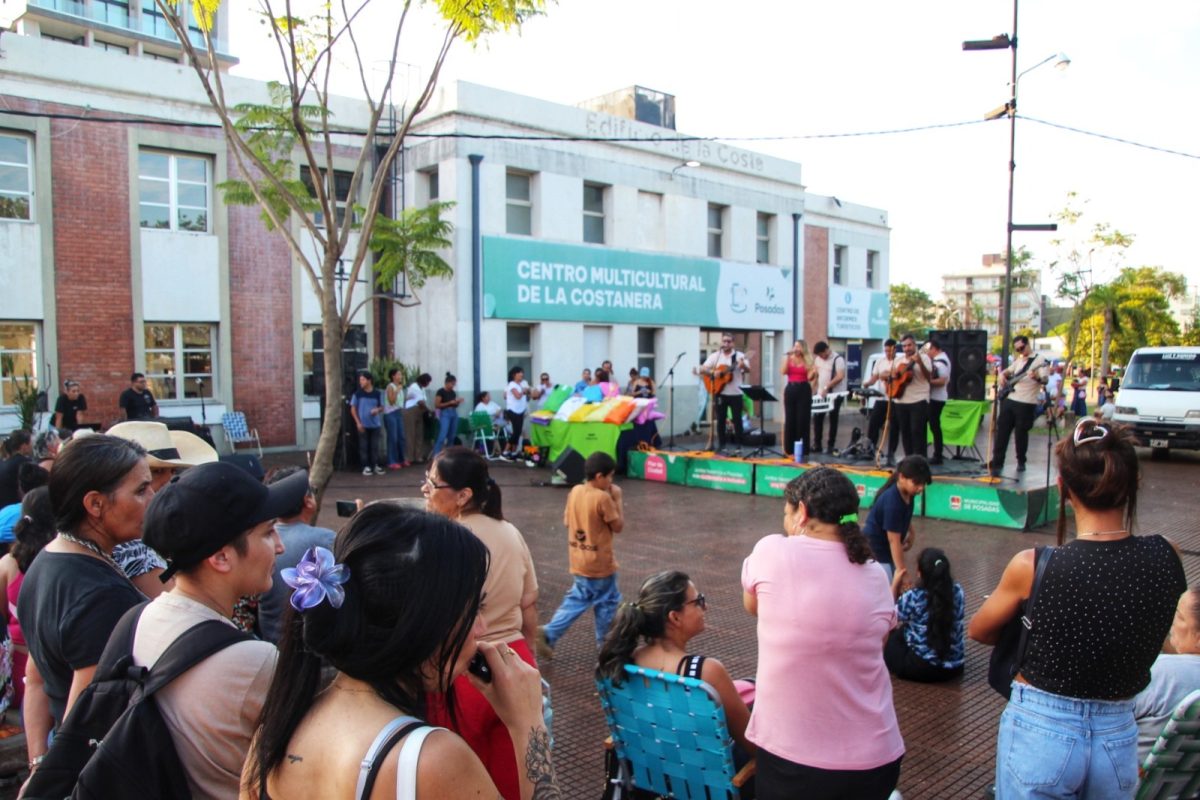 La feria Manos Productivas reunio a 500 emprendedores en la costanera de Posadas 4 - 7