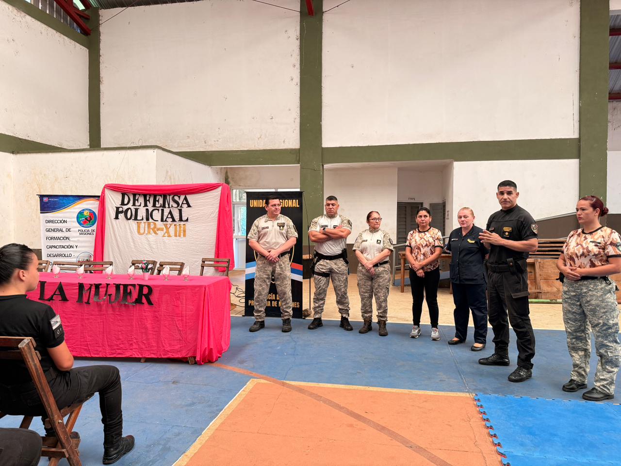 Mujeres policias fortalecen su preparacion fisica y emocional en seminario de defensa policial 3 - 3
