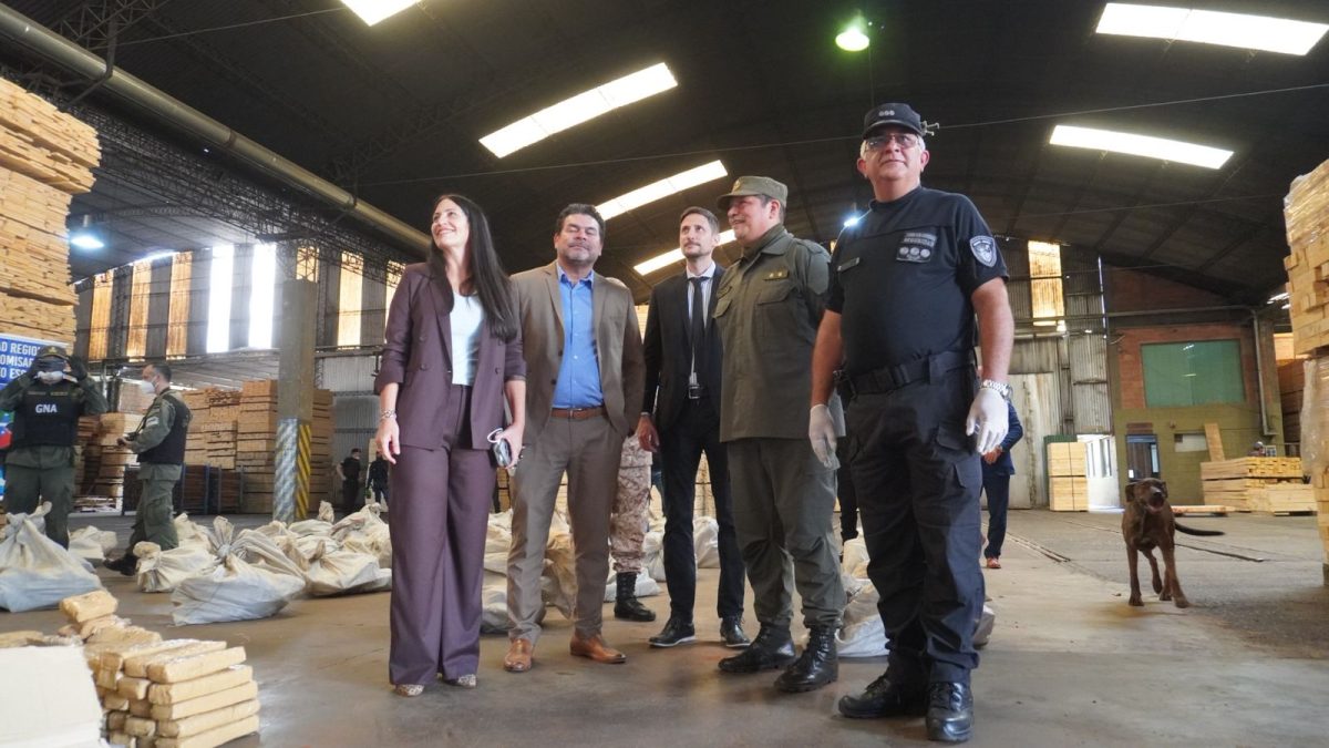 Quemaron casi una tonelada y media de droga incautada por la Policía de Misiones 1 2 - Quemaron casi una tonelada y media de droga incautada por la Policia de Misiones 5 - 1