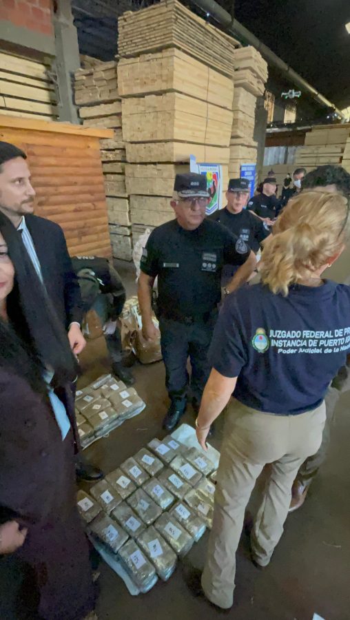 Quemaron casi una tonelada y media de droga incautada por la Policía de Misiones 3 6 - Quemaron casi una tonelada y media de droga incautada por la Policia de Misiones 6 - 5