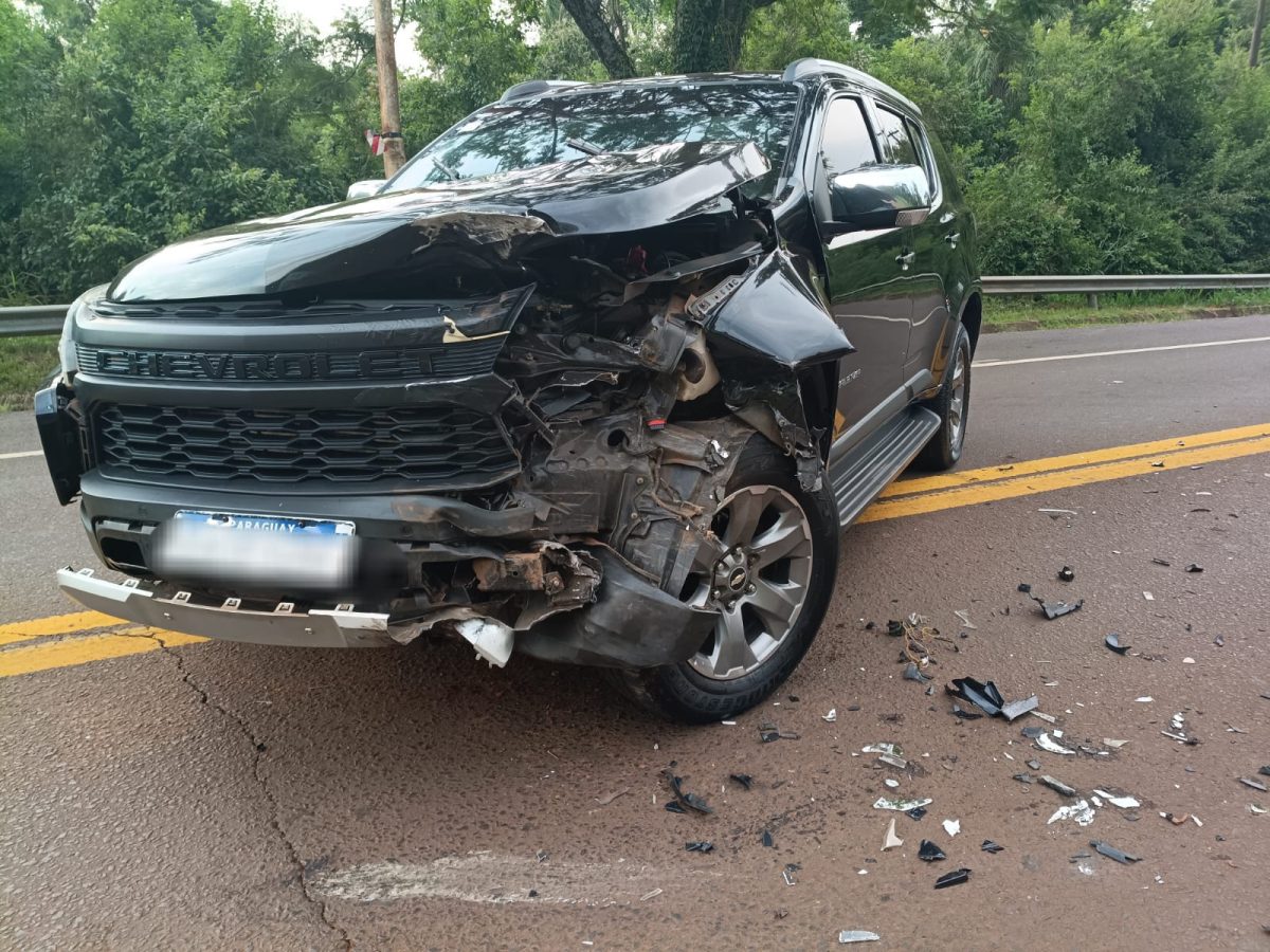 Tres personas hospitalizadas tras siniestro vial en cercanias al Puente Tancredo Neves 1 - 5